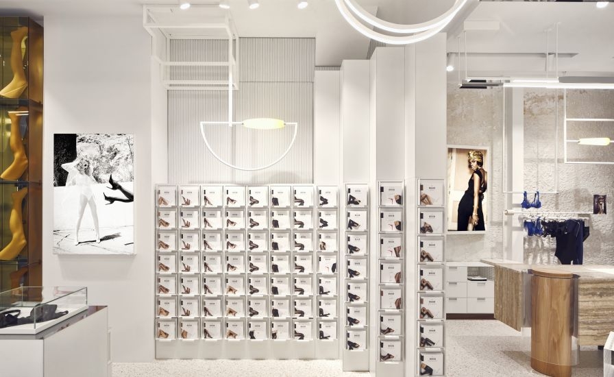 Wolford d voile son nouveau concept de boutique Amsterdam